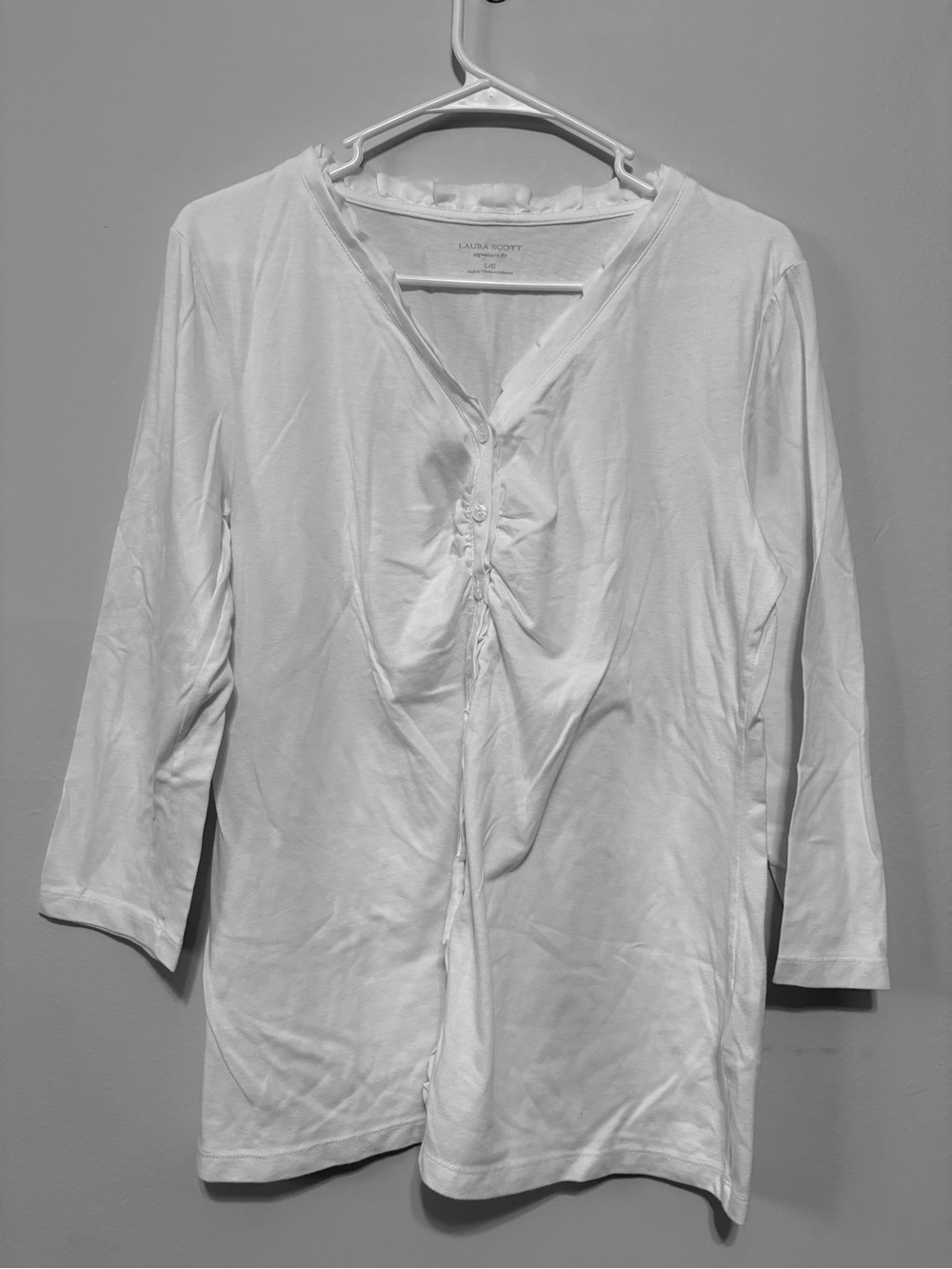 Laura Scott White Long Sleeve V-Neck Henley Top